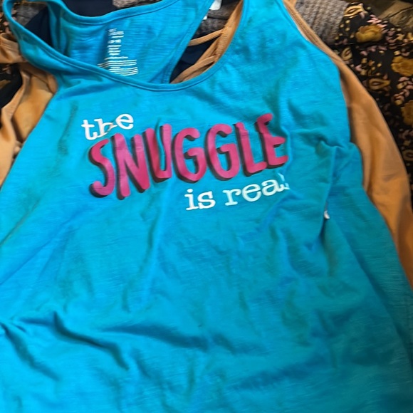 Womens size medium shirts - Picture 5 of 9